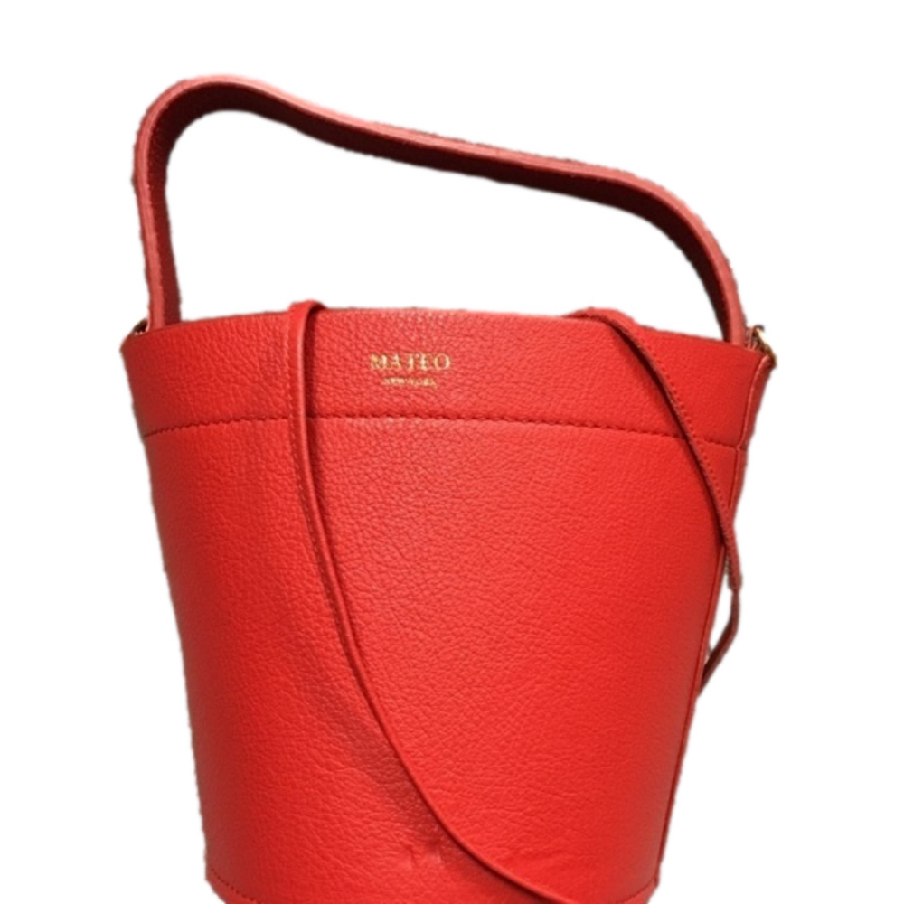 𝅺NWT MATEO NEW YOU RED BUCKET SMALL BAG .